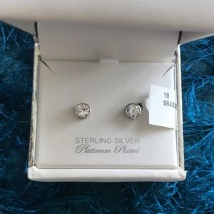 NWT Crislu Stud Earrings